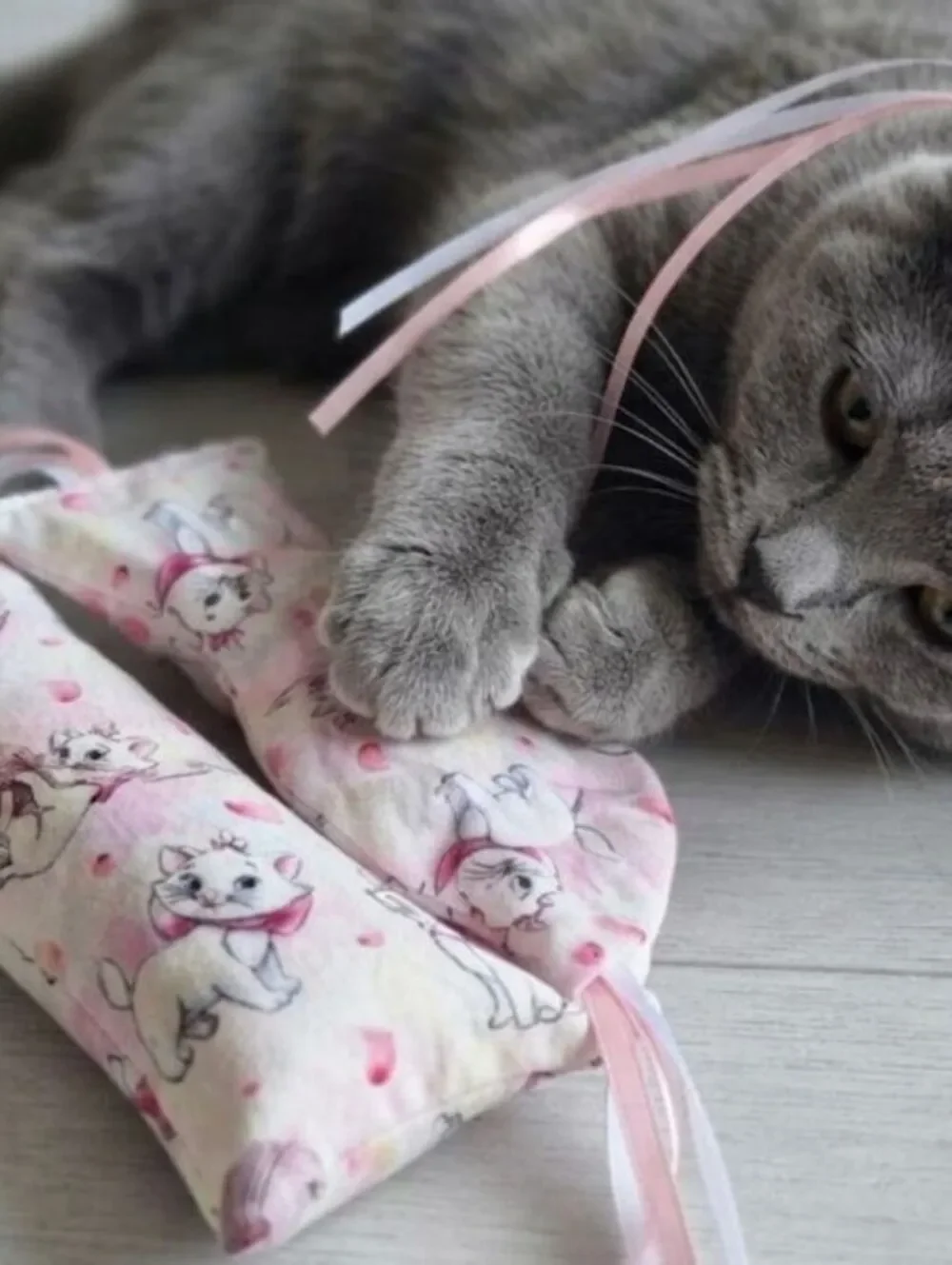 pretty 2 Pack cat-nip cat toys w/ pink ribbon